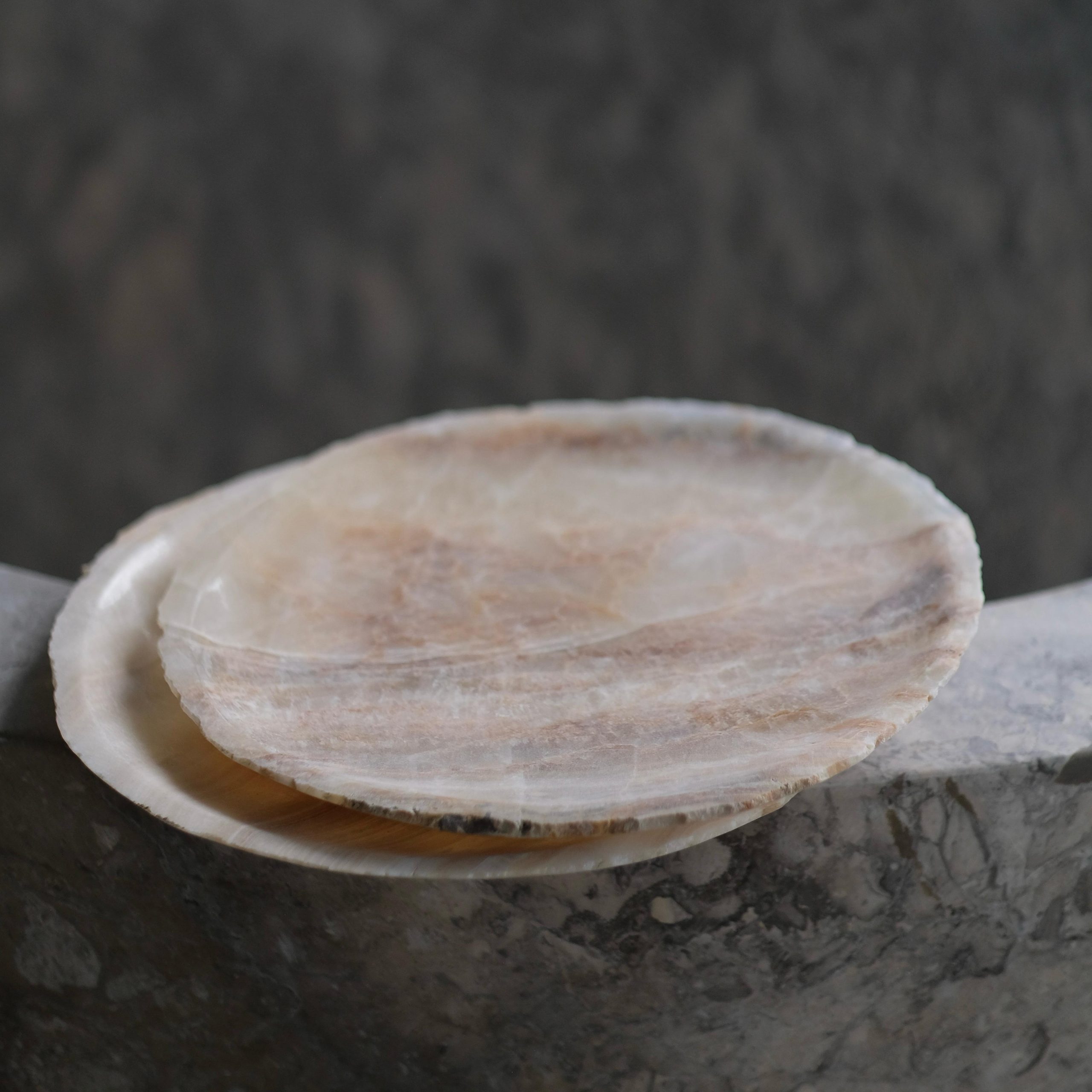Onyx Raw Edges Plate